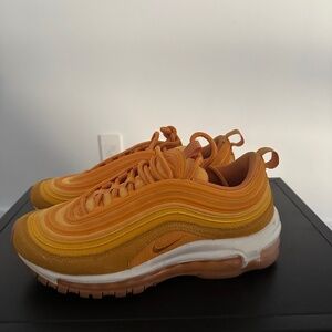 canyon gold air max